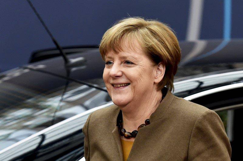 Меркель: ЕС не позволит Греции погрузиться в "хаос" из-за беженцев