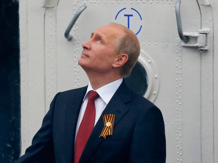 Русский смотрит в небо Русский смотрит в небо