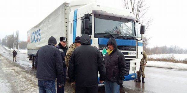 Дальнобойщики из России, заблокированные на Украине, рассказали об угрозах жизни