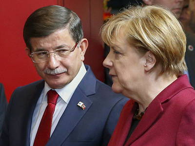 Сев в лужу, Меркель пресмыкается перед турецкими лидерами
