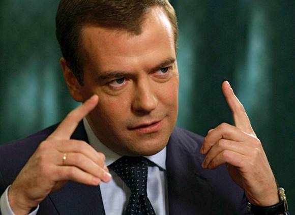 Медведев озвучил приоритеты антикризисного плана