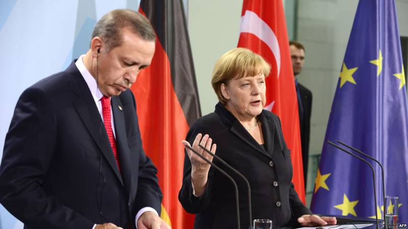 «На поклон» к Эрдогану: суть поездкок Меркель в Анкару