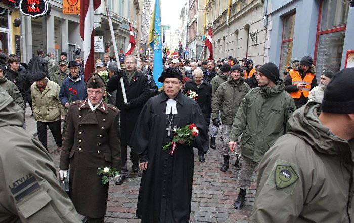 На смену старым фашистам идут молодые… В Риге вновь маршировали неонацисты