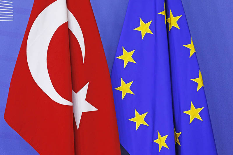 The Guardian: Заключённый с Турцией пакт нелегален и предаёт европейские ценности