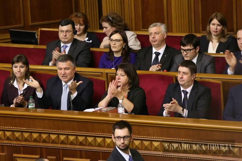 Жара в Раде: Ляшко сцепился с Демчишиным, Каплин облил грязью Авакова Жара в Раде: Ляшко сцепился с Демчишиным, Каплин облил грязью Авакова