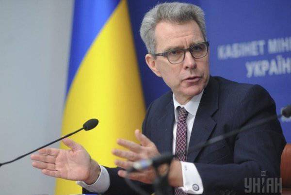 Джеффри Пайетт останется премьером и президентом Украины