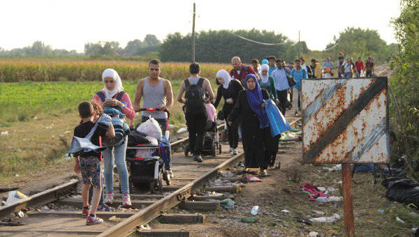 Венгрия решила закрыть почти все лагеря беженцев в стране