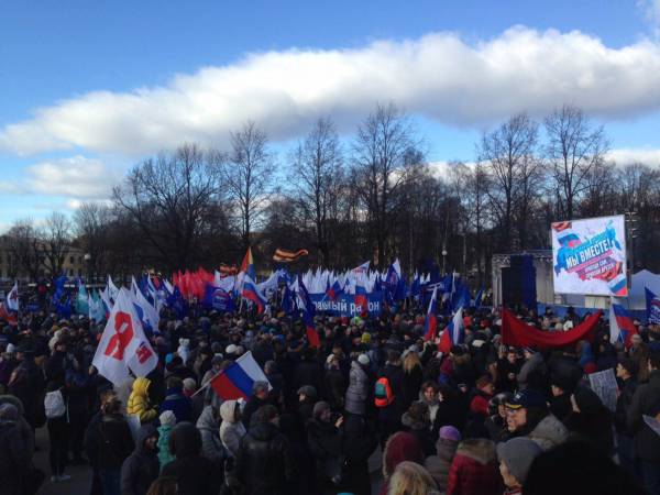Петербург отметил годовщину Крымской весны массовым митинг-концертом