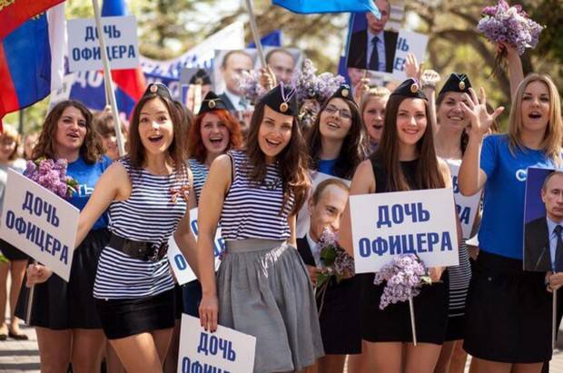 Улыбки из Крыма: Дочери офицеров о Путине