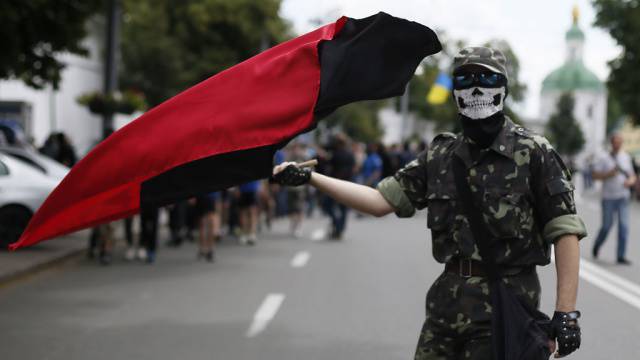 Киевские власти сталкивают лбами «Азов» и «Правый сектор»