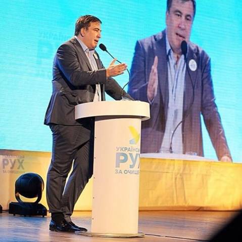 Урок стиля от Саакашвили: губернатор Одесской области заправил брюки в носки