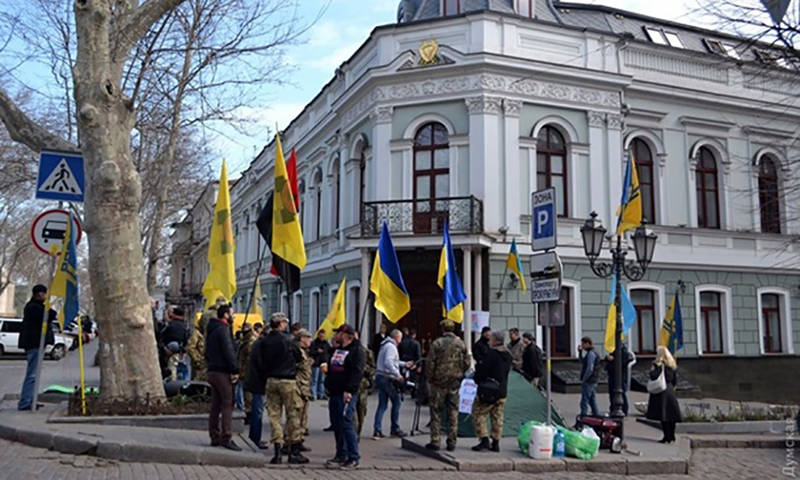 Одессу разрывают на части