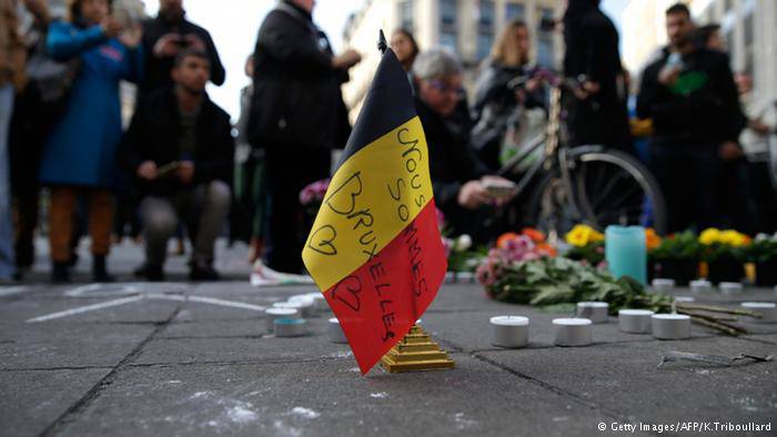 Дрожащая от страха Европа обвиняет террористов в трусости