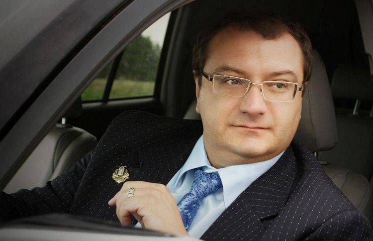 За что погиб адвокат задержанных на Украине россиян?