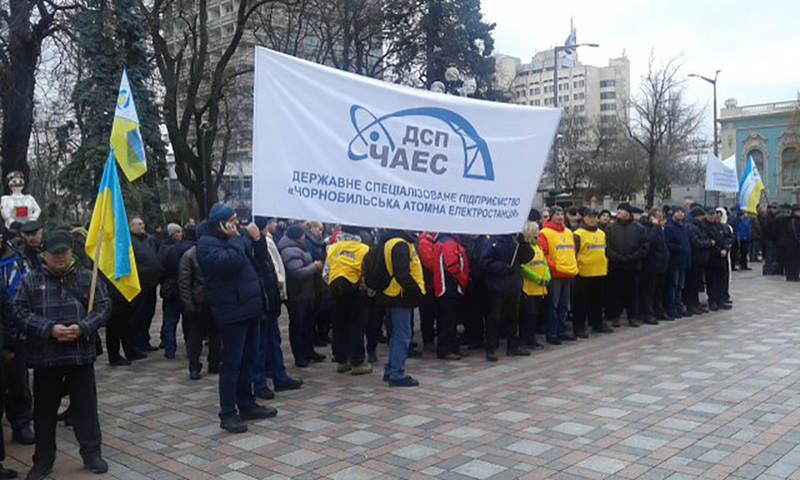 Из-за митинга чернобыльцев перекрыто движение в центре Киева