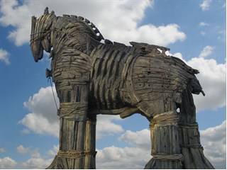 США готовят "троянского коня" для России в Донбассе