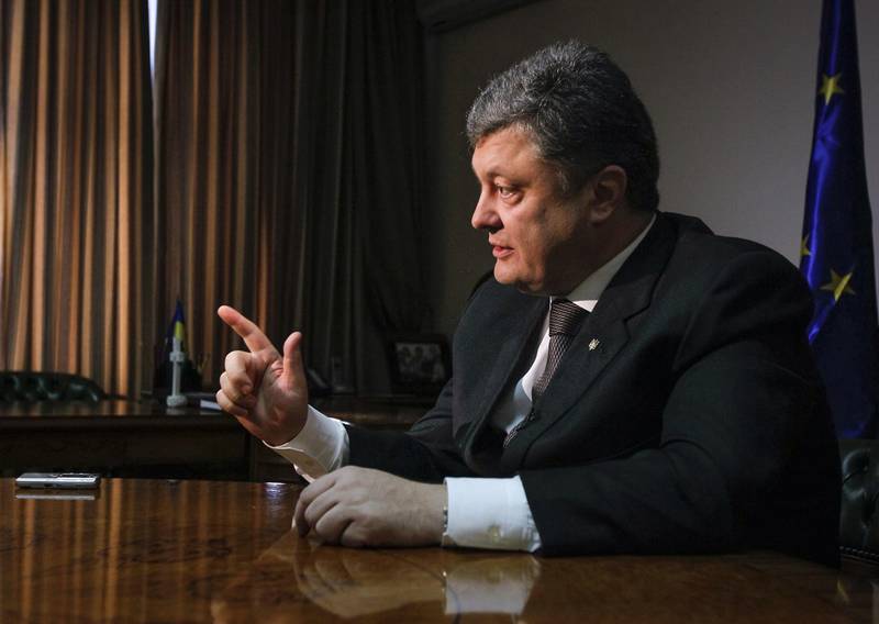Порошенко пытается купить союзника за орден Порошенко пытается купить союзника за орден