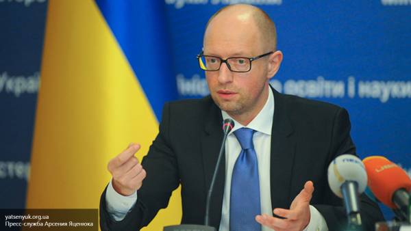 Яценюк зарабатывает политические очки за счет продажи украинской земли