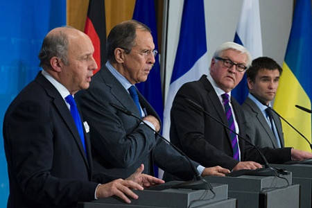 Париж и Берлин хотят признать Донбасс самостоятельным