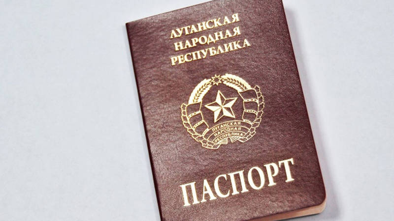 ФСБ подтвердила — паспорта ДНР и ЛНР признаны в России. Киев кусает локти