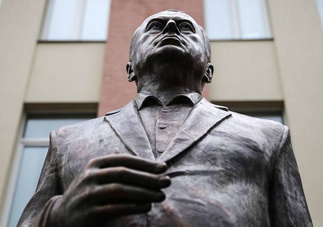 Памятник Жириновскому в Москве снесут