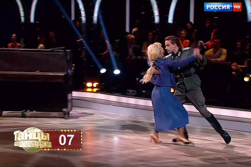 Фашисты танцуют на телеканале Россия накануне 9 мая