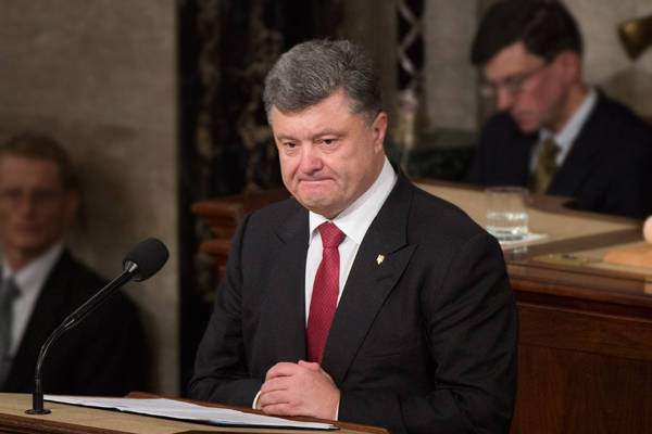 Порошенко попал под «офшорный удар», и кресло - зашаталось Порошенко попал под «офшорный удар», и кресло - зашаталось