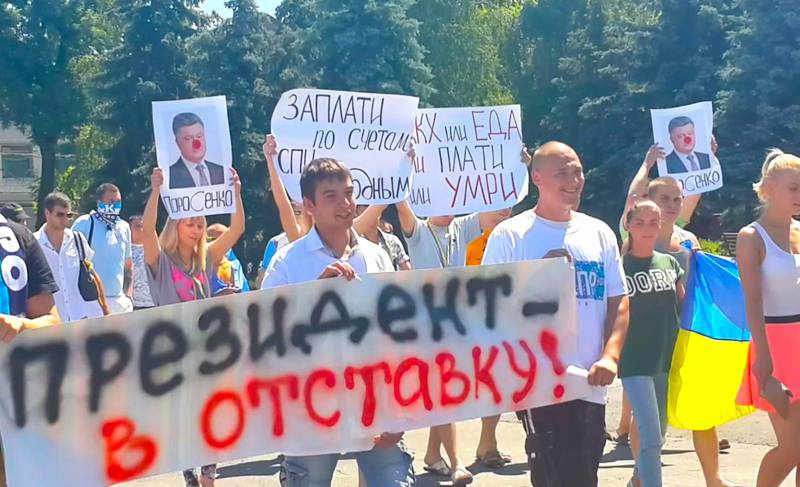 За отставку Порошенко выступает почти 60% украинцев