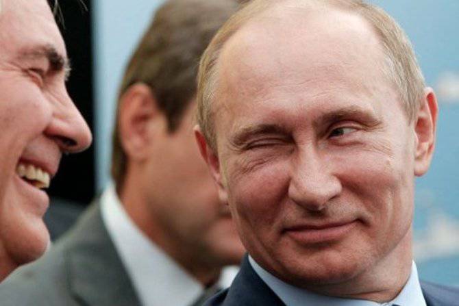 Путин в Петербурге пошутил о возможности «четвертой революции»