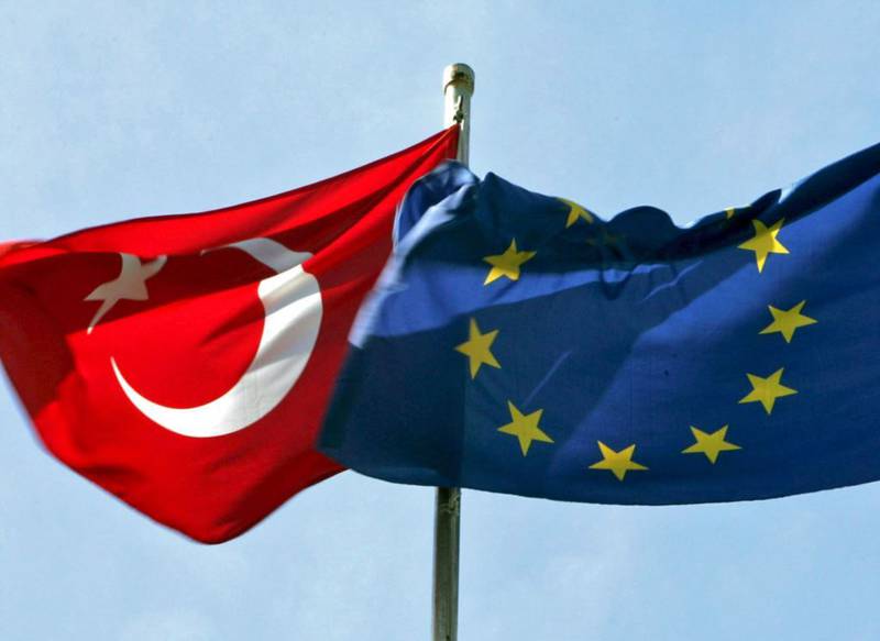 Турция угрожает ЕС «заморозить» договор по мигрантам