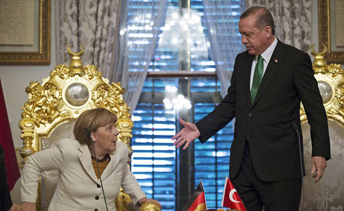 «Шарли» унизил Эрдогана и Меркель новыми бесстыжими карикатурами