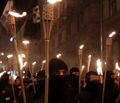 В Черновцах устроили факельное шествие в честь нацистов «Холодного Яра»
