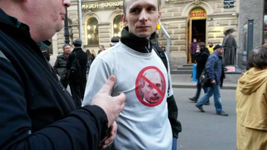 В Петербурге митингуют за отставку Путина