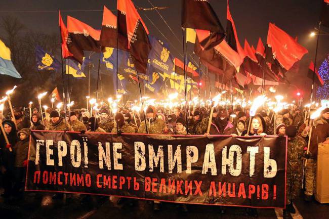 Марш радикалов "Азова" в Северодонецке