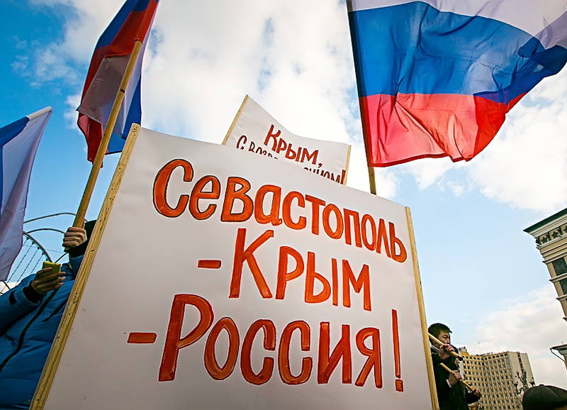 После 2 лет нахождения Крыма в составе РФ пришло время снять санкции