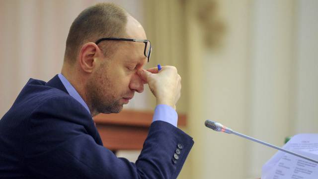 Под слова «молодец» Яценюк ушел в отставку прямо с трибуны Рады