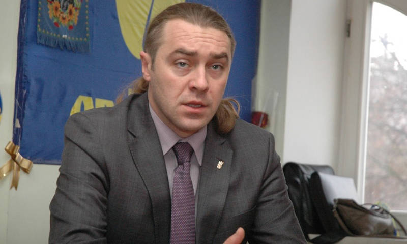 Украинского депутата облили фекалиями на заседании