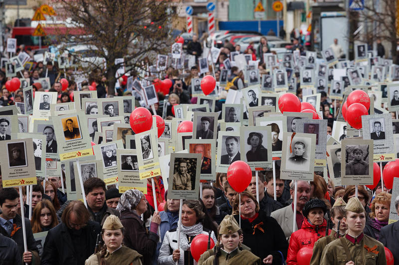 Россия поможет трем тысячам канадцев выйти на шествие «Бессмертного полка»