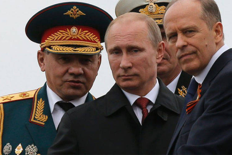 Bloomberg View: На фоне риторики силовиков Путин выглядит ангелом