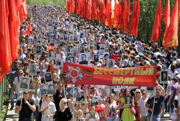 Украинские псы устроили нападки на "Бессмертный полк"