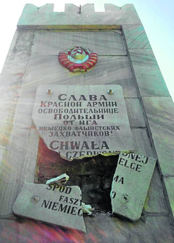 Польша: советские памятники нужно сохранить в музеях для будущих поколений