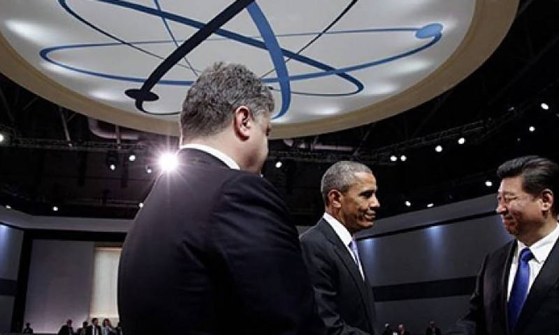 Фотограф Обамы высмеял президента Украины
