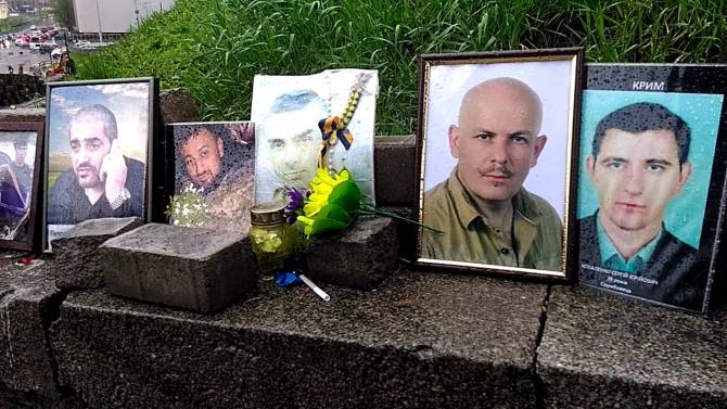 Киевские антифашисты вывесили фотографии Олеся Бузины