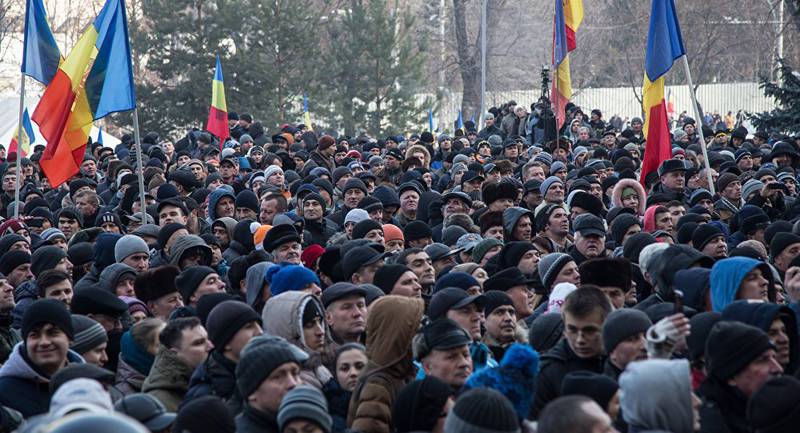 Майдан в Кишиневе: в центре города собрались тысячи протестующих