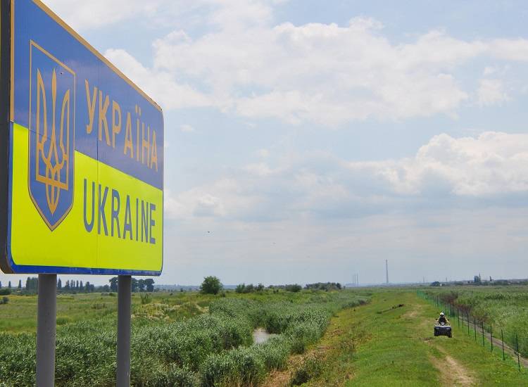 Кляты хохлы! Иностранцы остались без украинских виз