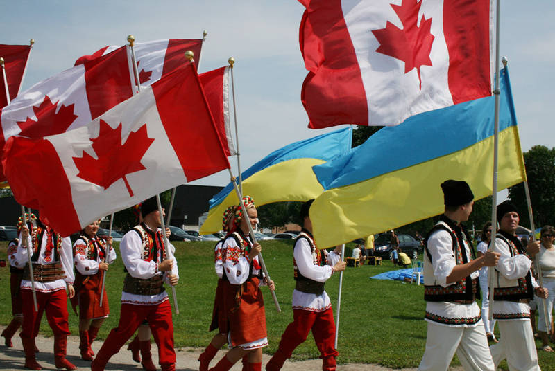 От вас одни проблемы: Канада не отменит визы для украинцев
