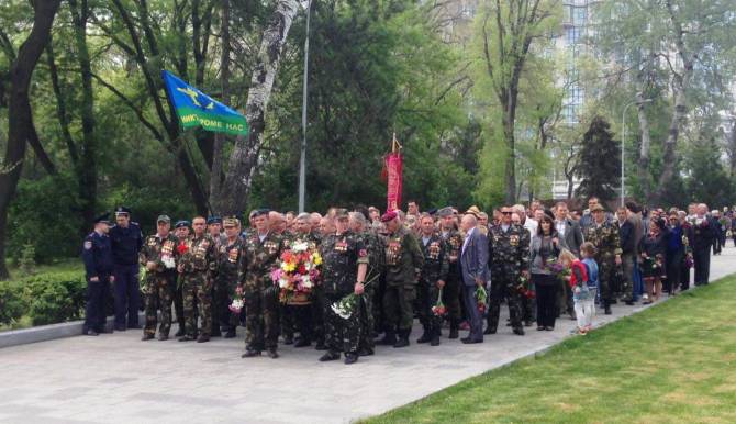 День Победы в Одессе: без Мишико и символов, зато с боевиками