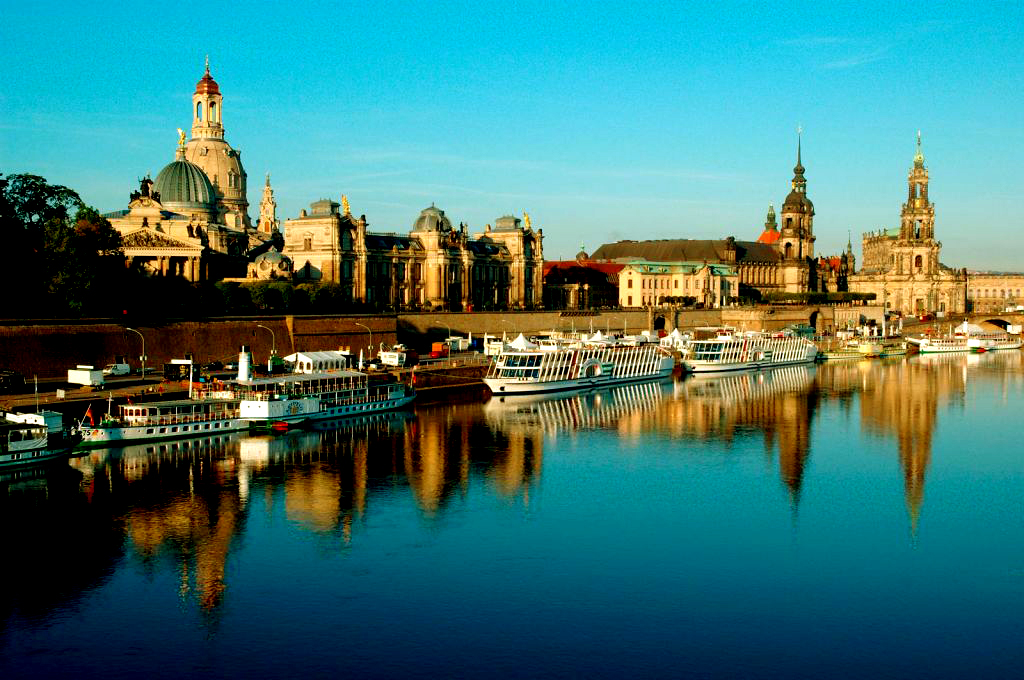 В мыслях о Европе: Порошенко просят переименовать Каменское в Дрезден