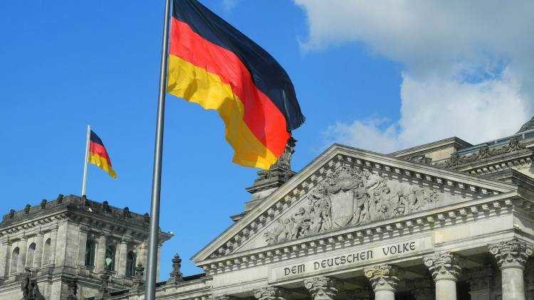 За стол переговоров в Берлине сели парламентарии из РФ, США и ФРГ