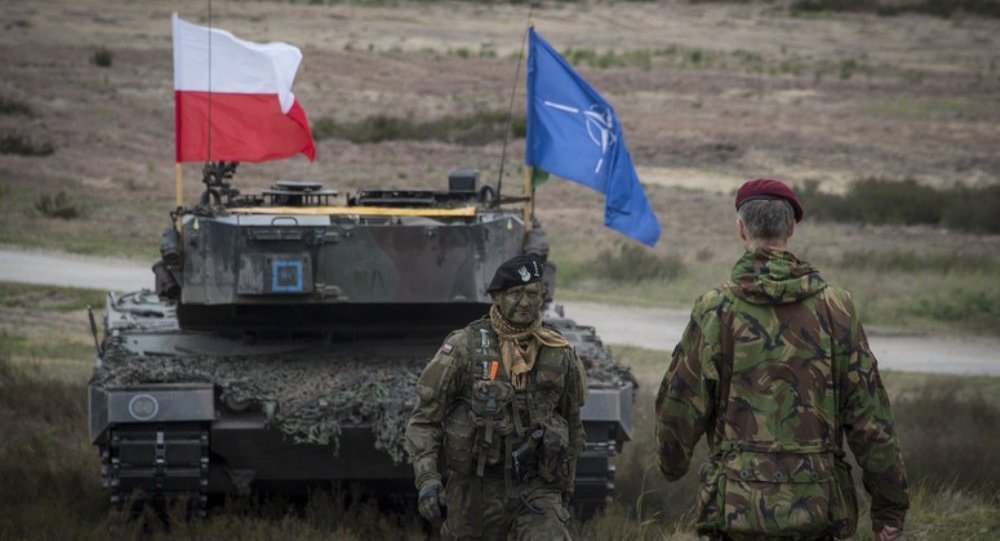 Правительство Польши вводит в школах занятия о важности блока НАТО